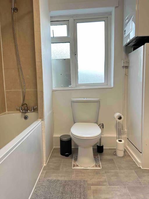 2 Bed Apt Sofa Bed Up To 6 Londra Esterno foto