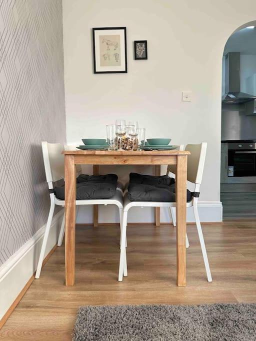 2 Bed Apt Sofa Bed Up To 6 Londra Esterno foto