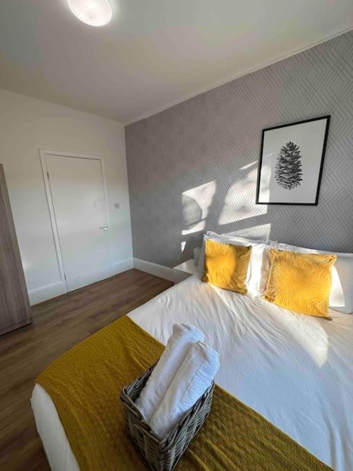 2 Bed Apt Sofa Bed Up To 6 Londra Esterno foto