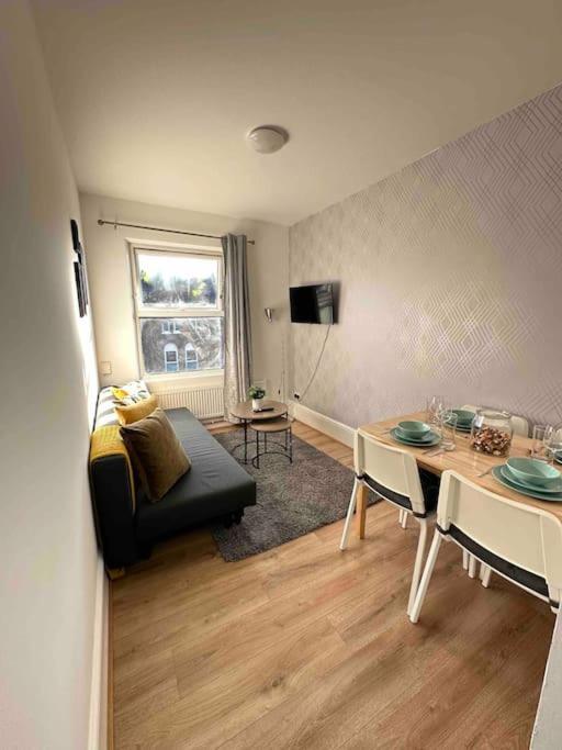 2 Bed Apt Sofa Bed Up To 6 Londra Esterno foto