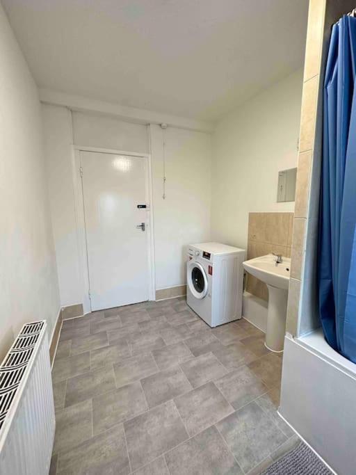 2 Bed Apt Sofa Bed Up To 6 Londra Esterno foto