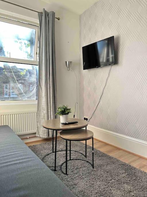 2 Bed Apt Sofa Bed Up To 6 Londra Esterno foto