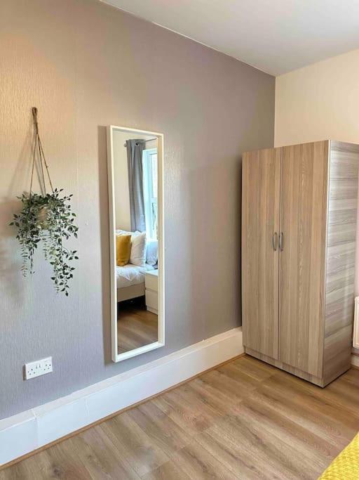 2 Bed Apt Sofa Bed Up To 6 Londra Esterno foto