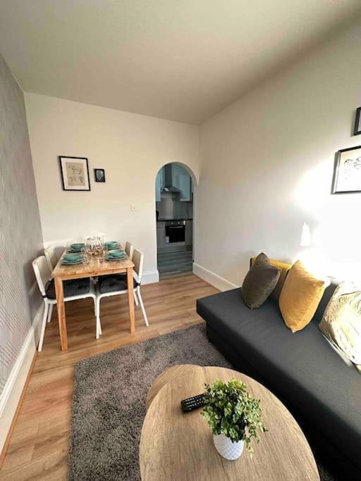 2 Bed Apt Sofa Bed Up To 6 Londra Esterno foto